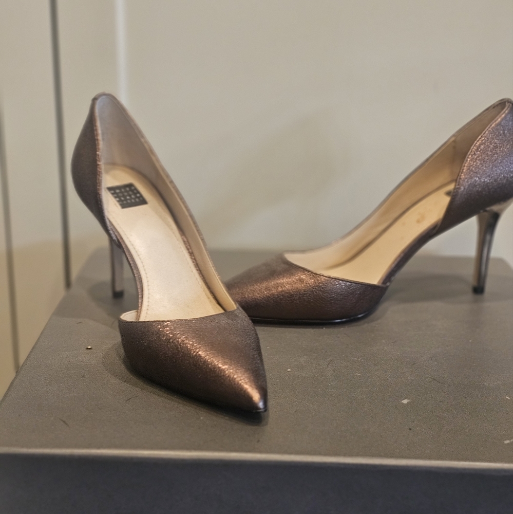 White House Black Market heels. Size 7M. Color: Copper
